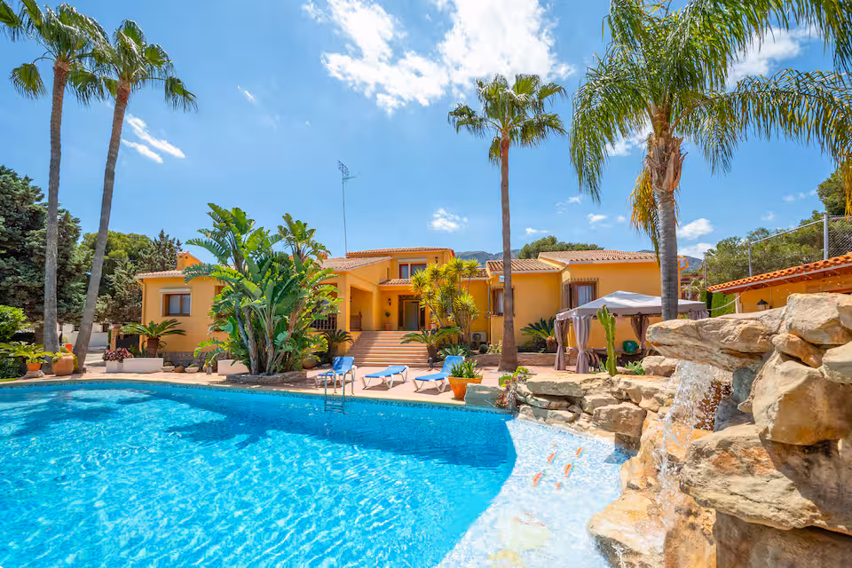 Villa avec court de tennis et piscine a Denia